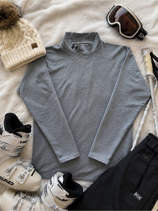 Under Armour Tops - Under Armour Light Gray Mock Neck Long Sleeve Top